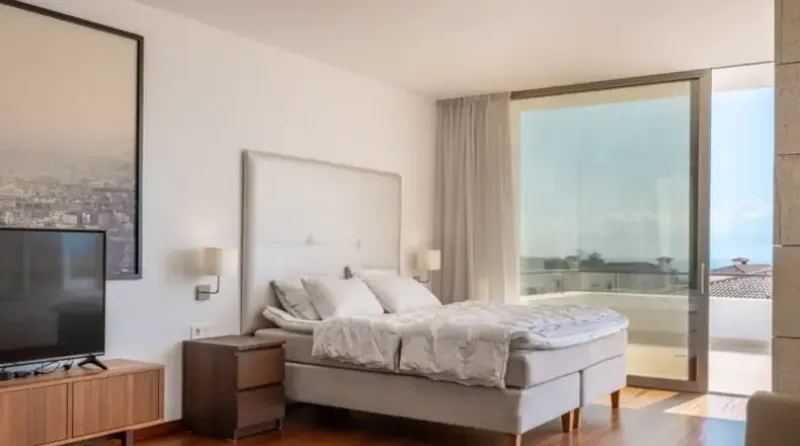Villa con irradia elegancia y lujo moder